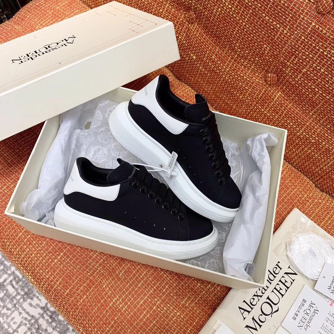 👟👟Ex-factory price 480👟👟 Men's size +10 High-quality upgraded version🔥Real shot of Alexander McQUEEN (McQueen)🎉The highest quality silk cowhide version on the market🎊, imported water-dyed sheepskin inside, counter 1:1 replica, star style T stage catwalk, a must-have for fashionistas , the original high-temperature and ultra-clear air compressor logo on the foot, absolutely counter-matched version, the arc of the back bag is truly genuine 0⃣️ difference, using an exclusive privately molded double-layer vacuum outsole, which is light on the foot and has excellent rebound! Running🏃✈️The first choice item for outdoor sports💅💅Trend and fashion coexist📣 Women’s style: 35-39, Men’s style: 39-44
